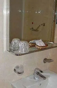 **  ונציה Hotel Bartolomeo איטליה